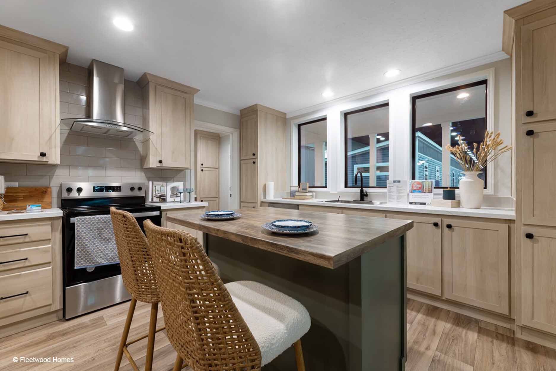 Fleetwood Homes Pegasus 28483H Kitchen Island and Decorated Kitchen